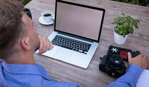 翻譯成為了現在與國外溝通交流的必備,當然,如今翻譯公司很多,但不是說所有的翻譯公司都是值得選擇,還是應該要做好資質上的審查,以保障翻譯工作的順利進行。那么專業翻譯公司應該要具備哪些條件?怎么選擇合適的翻譯公司呢? 翻譯成為了現在與國外溝通交流的必備,當然,如今翻譯公司很多,但不是說所有的翻譯公司都是值得選擇,還是應該要做好資質上的審查,以保障翻譯工作的順利進行。那么專業翻譯公司應該要具備哪些條件?怎么選擇合適的翻譯公司呢?